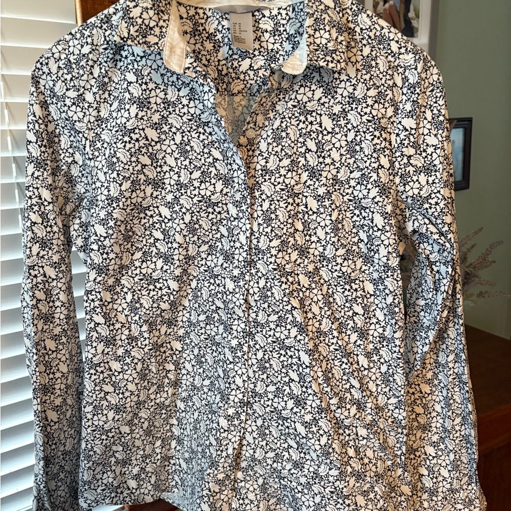 H&M Black and White Patterned Button Down Shirt